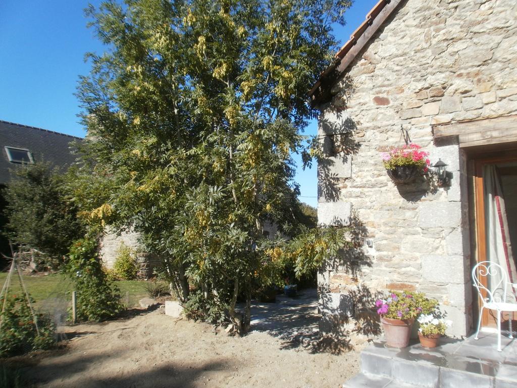Gites Du Manoir Runan Exteriör bild